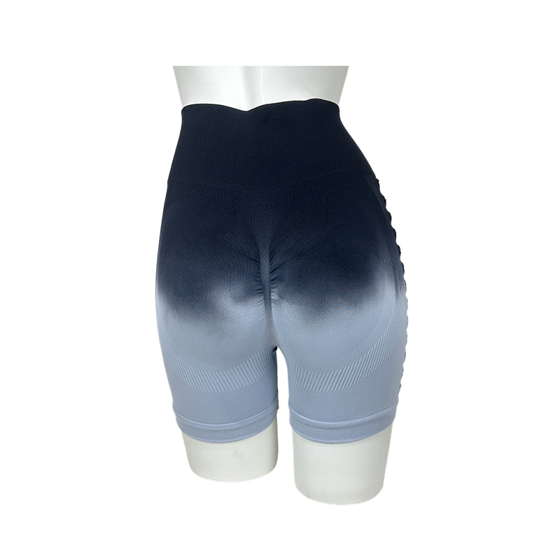 The Gradient Three-Quarter Pants Are Fashionable And Can Be Worn Outside