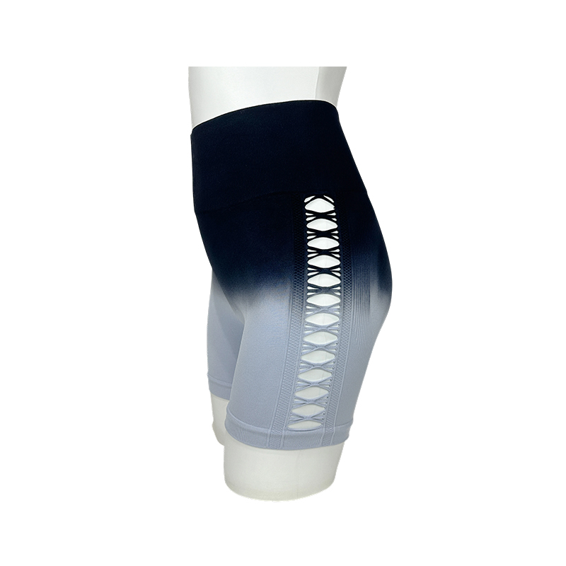 The Gradient Three-Quarter Pants Are Fashionable And Can Be Worn Outside