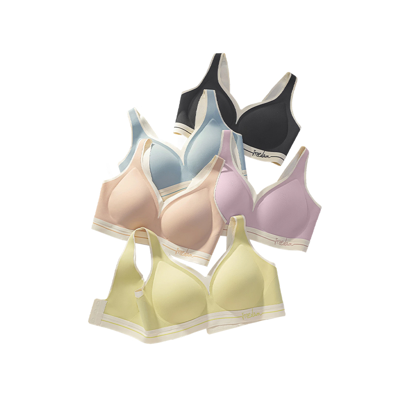 How can a fashion contrast vest become the finishing touch to everyday wear with its well-fitting cut?